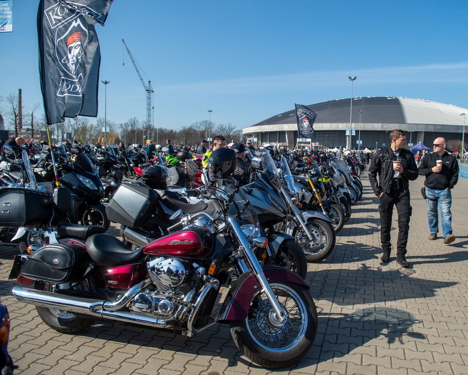 Parada motocyklistów przejechała ulicami Łodzi. Sezon rozpoczęty! Byłeś?