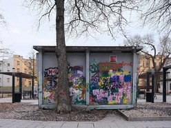 Łódź. Artystyczne osłony dla transformatorów w Łodzi. Nocą przypominają ażurowe lampiony!