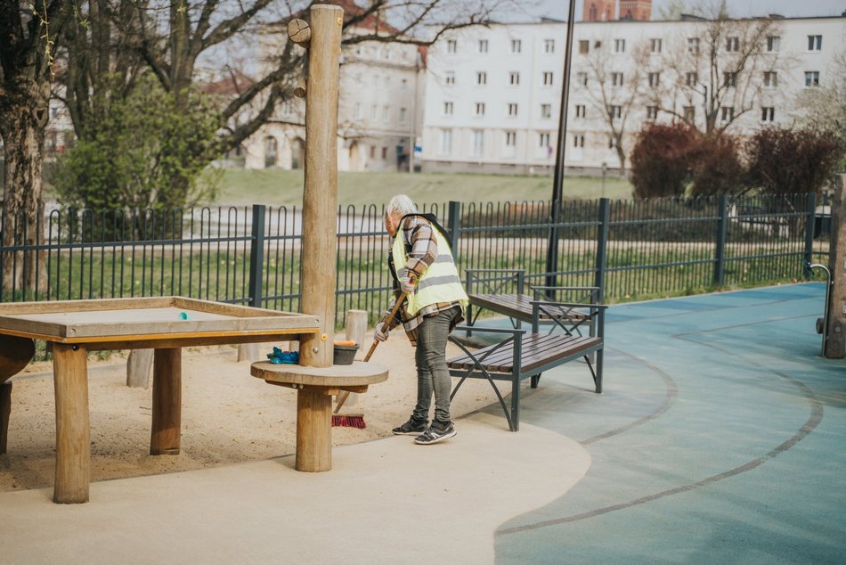 Łódź. Przeglądy placów zabaw w Łodzi. Atrakcje w Parku Staromiejskim są gotowe na wiosnę