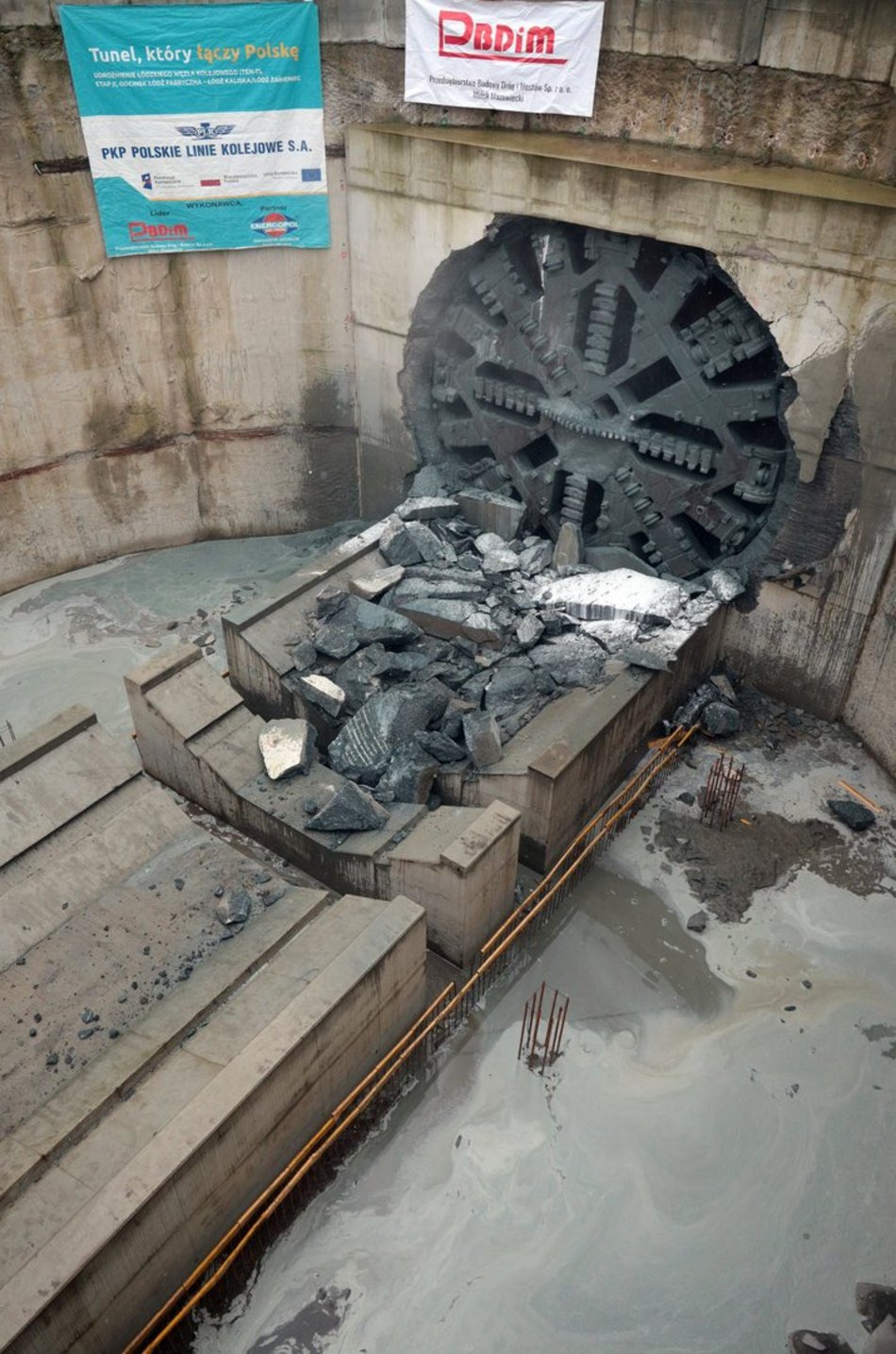 Tunel średnicowy pod Łodzią. Tarcza Faustyna przebiła się na Żabieniec