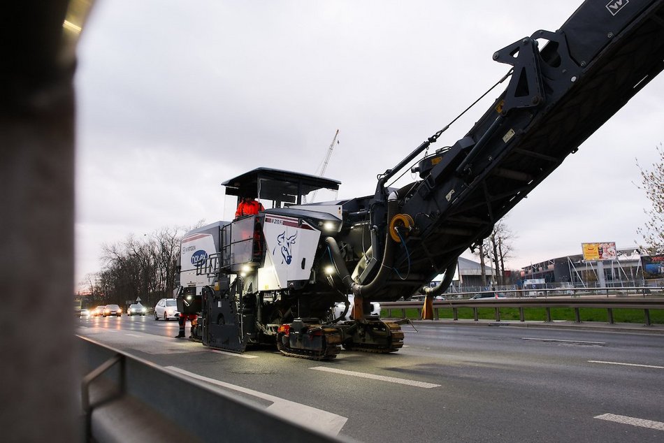 Łódź. Wymiana asfaltu na Bandurskiego
