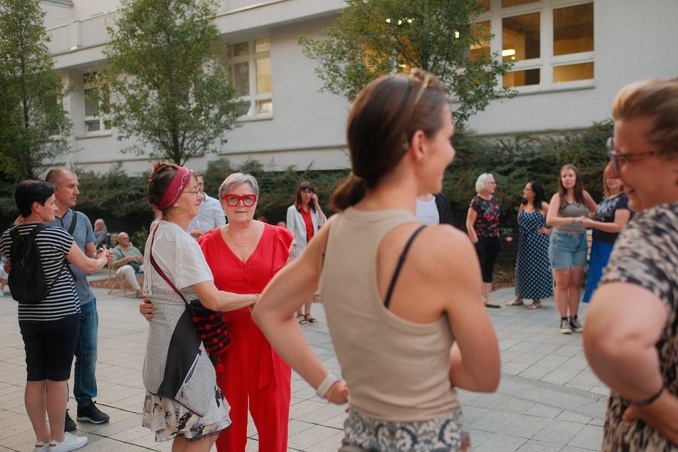 Łódź. Niedzielna potańcówka przy Piotrkowskiej. Tanecznym krokiem w nowy tydzień