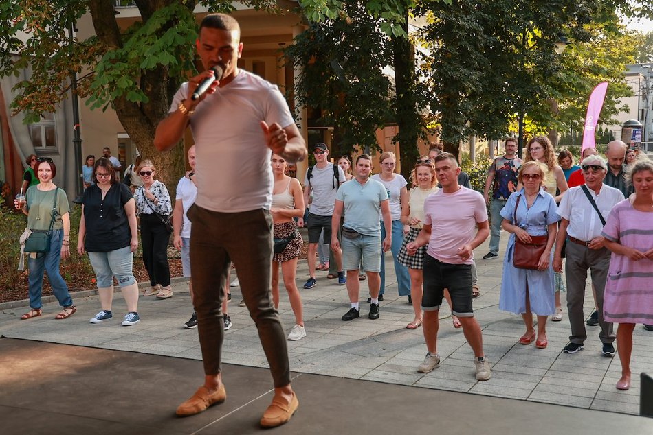 Łódź. Niedzielna potańcówka przy Piotrkowskiej. Taneczny wieczór łodzian