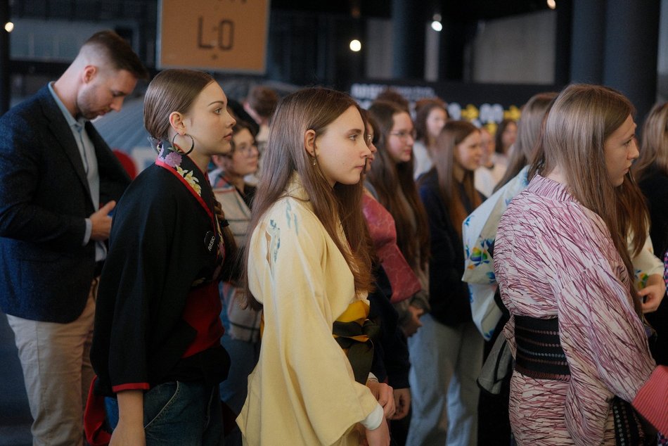 Łódź. Licealiści z Łodzi zatańczyli Belgijkę! Wielkie świętowanie Międzynarodowego Dnia Licealisty