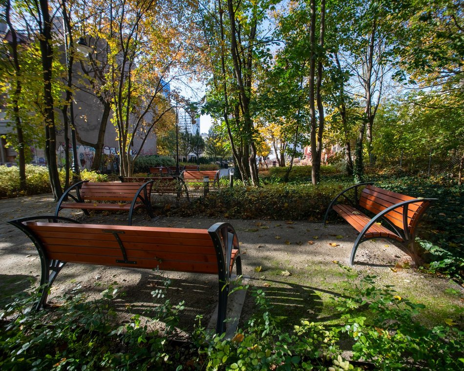 Rewitalizacja kamienica przy Sienkiewicza. Brama przenosi łodzian do zielonej oazy