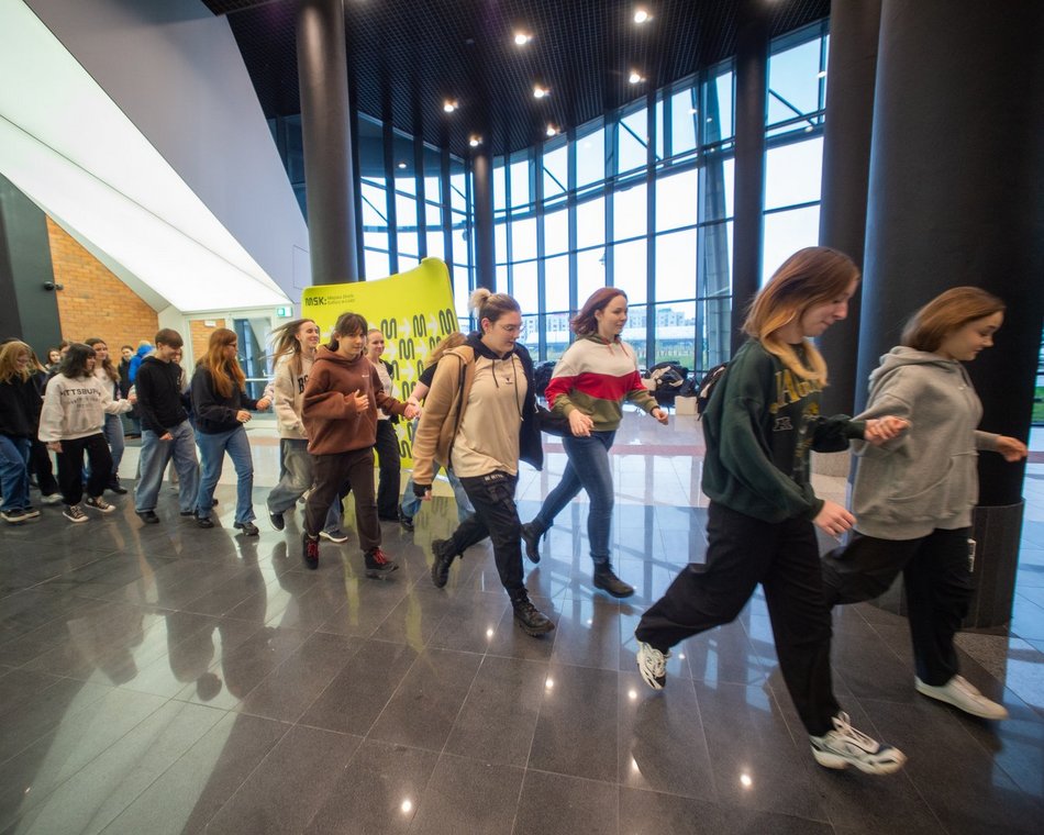 EC1 Łódź - belgijkę tańczą licealiści z II LO, III LO i XI LO