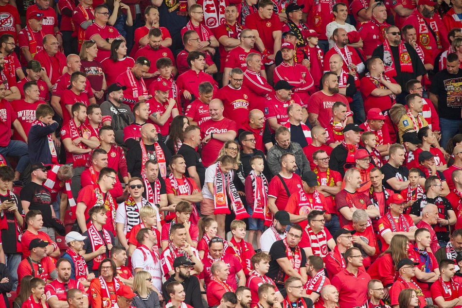 Kibice na meczu Widzewa Łódź z Lechem Poznań