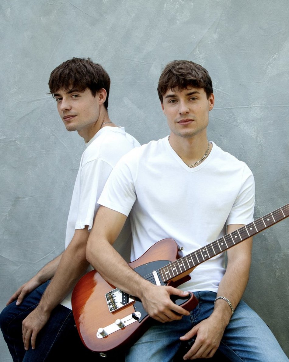 Łódź. Duet z Łodzi w Must Be The Music. Trzymaj kciuki za braci z Afterglow!