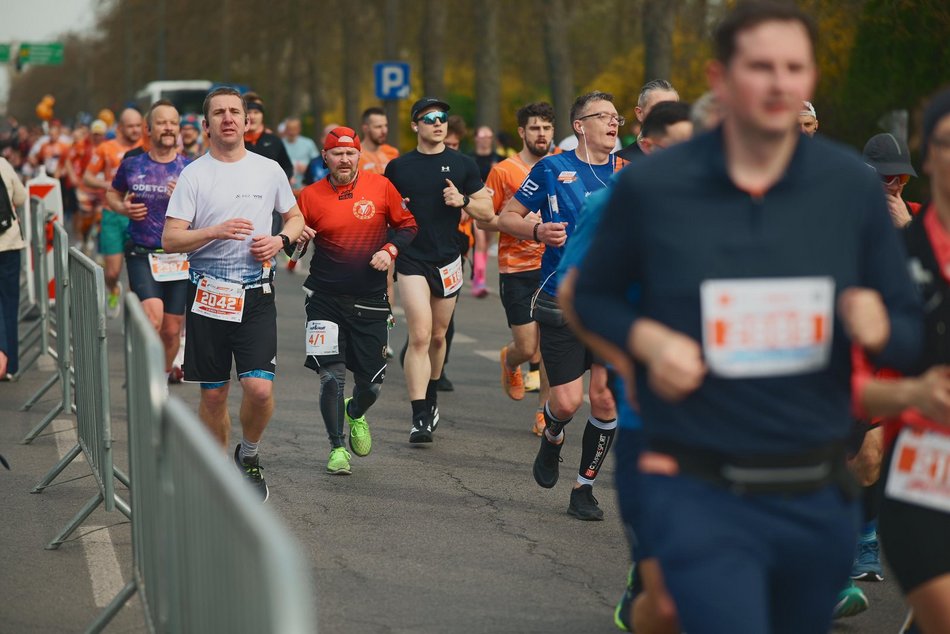 Łódź. DOZ Maraton Łódź 2026. Brałeś udział w biegu? Odszukaj się w galerii i zapisz na pamiątkę!