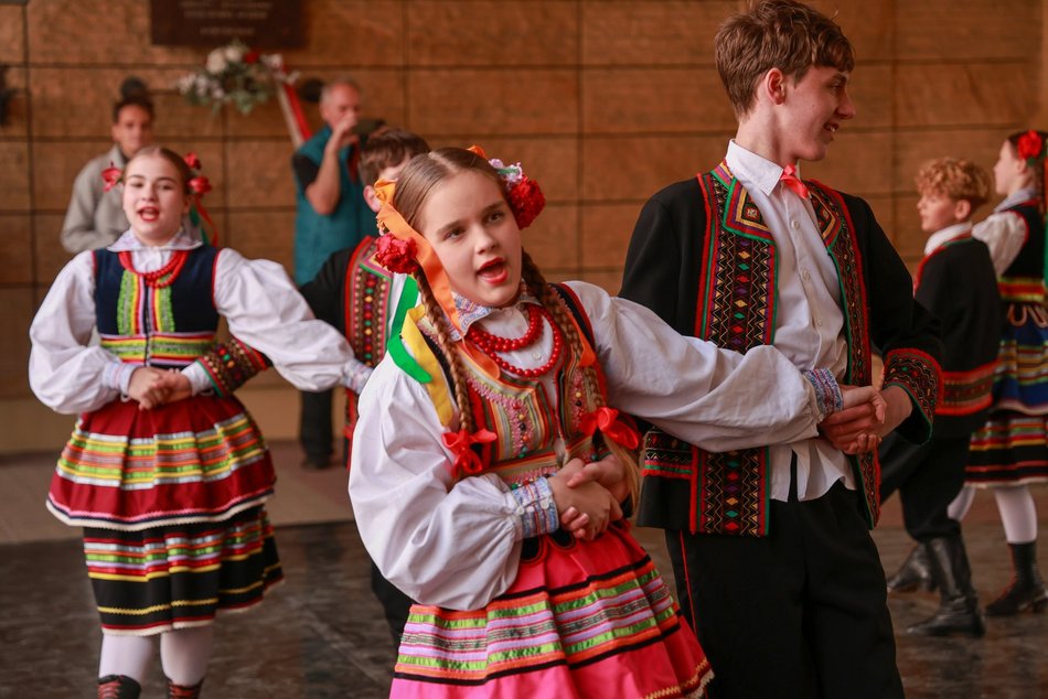 Łódź. Łodzianie uczcili je tańcem przy pomniku pisarza
