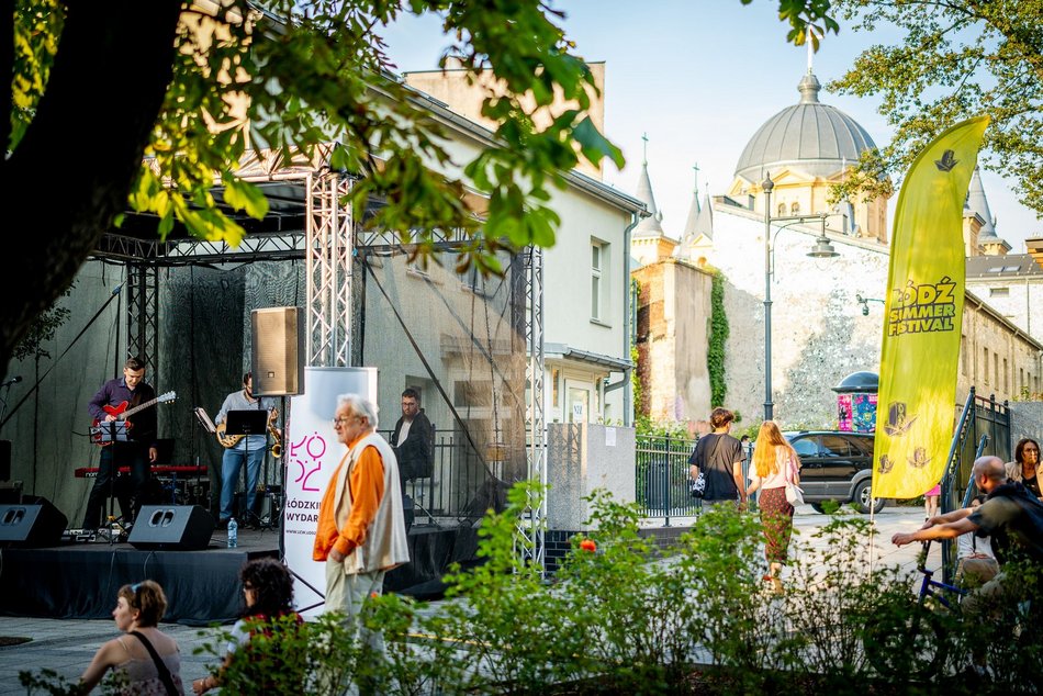 Łódź. Jazzowe Wtorki w Łodzi. Youth Jazz Band wystąpił w Pasażu Róży