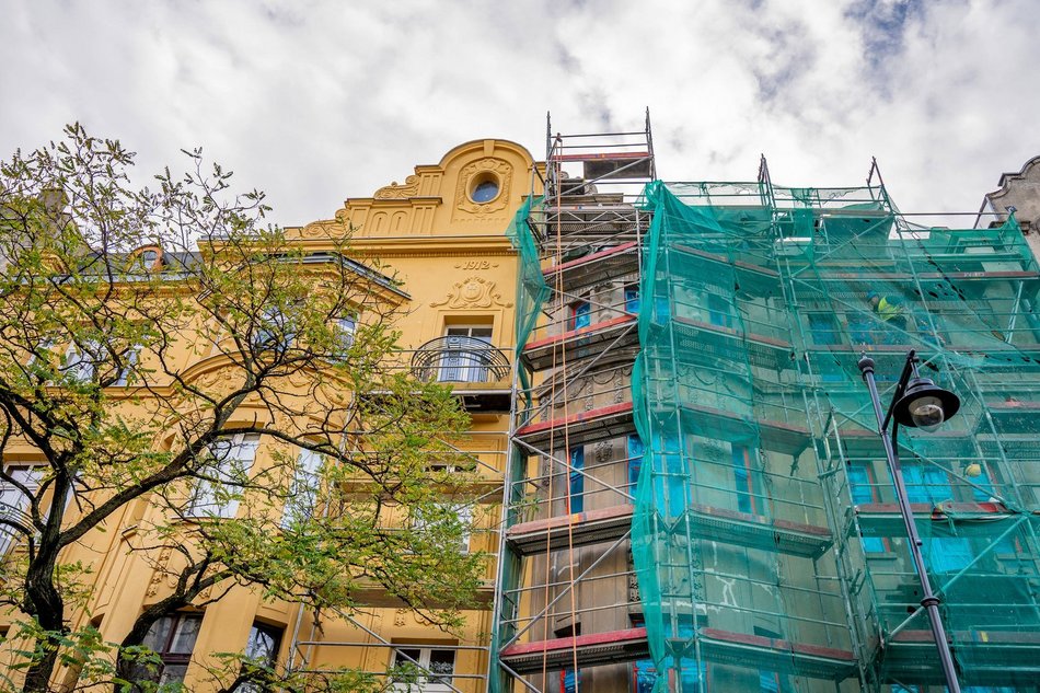 Łódź. Kolejna kamienica przy Mielczarskiego w Łodzi odzyskuje blask! Widać pierwsze efekty remontu