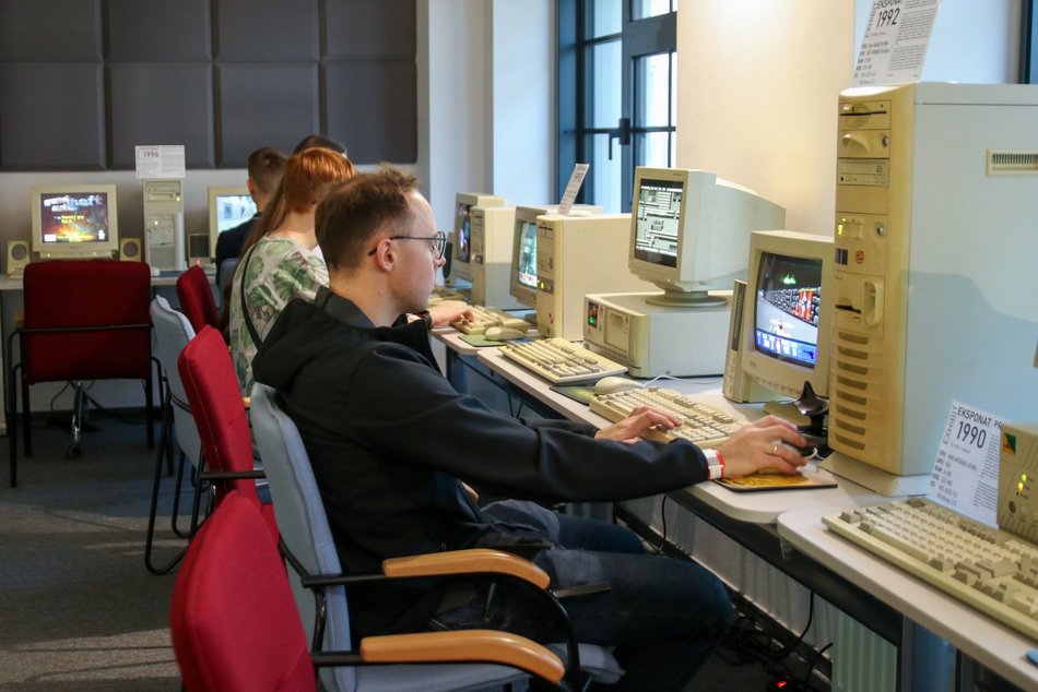 Łódź. Wystawa interaktywna „40 lat Macintosha” w EC1 Łódź. Kultowy komputer, który zmienił świat