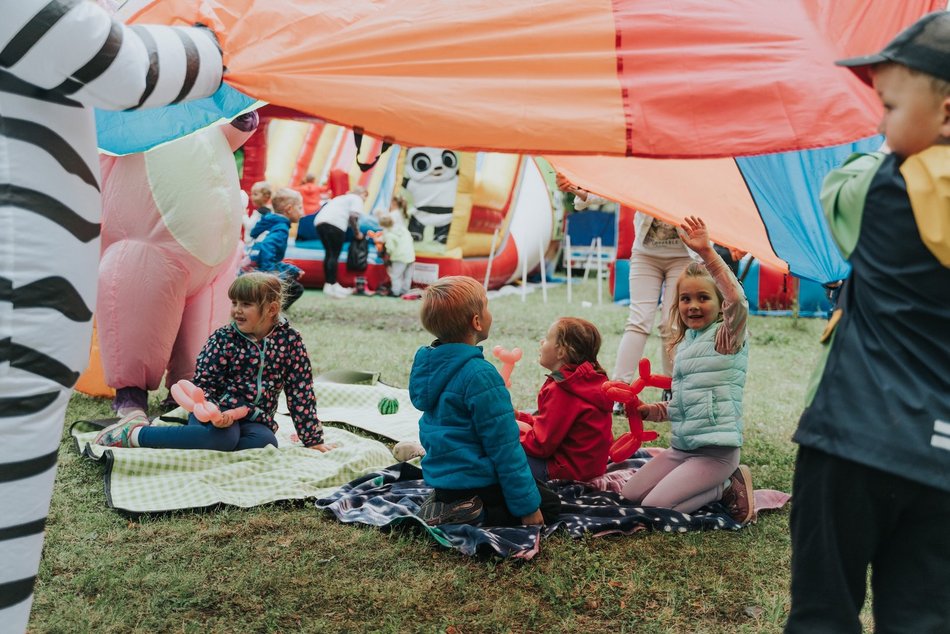 Łódź. „Czwartki na wesoło" z MOPS Łódź. Gry, zabawy, warsztaty, dmuchańce i przekąski