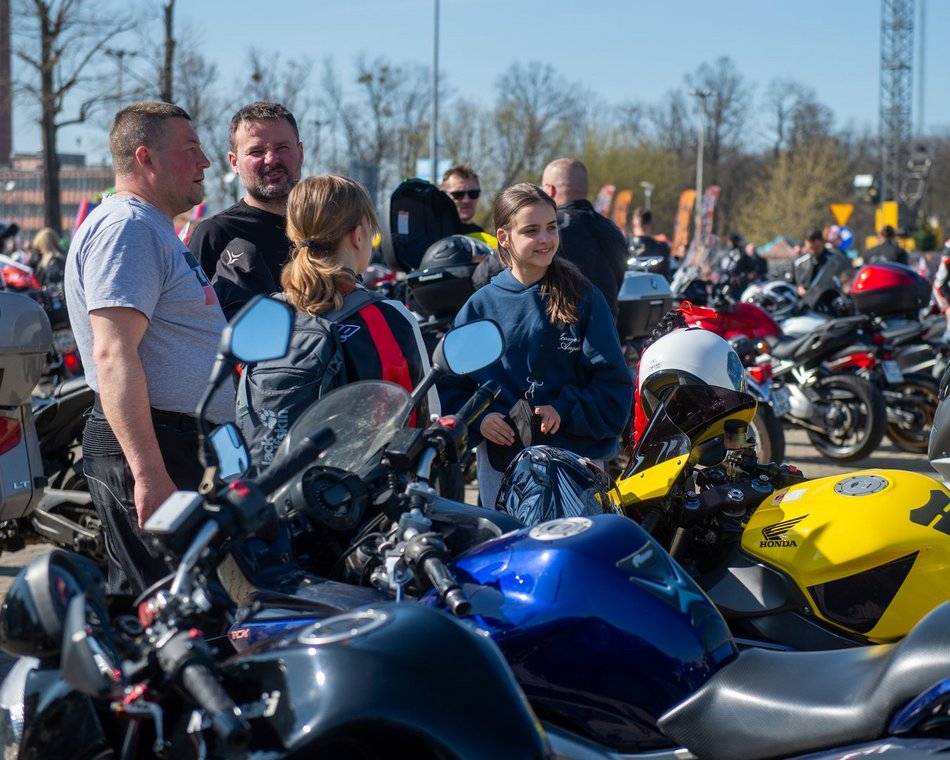 Parada motocyklistów przejechała ulicami Łodzi. Sezon rozpoczęty! Byłeś?