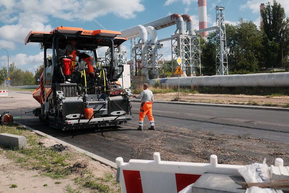 Remont Puszkina w Łodzi dobiega końca. Drogowcy kończą układać nową jezdnię