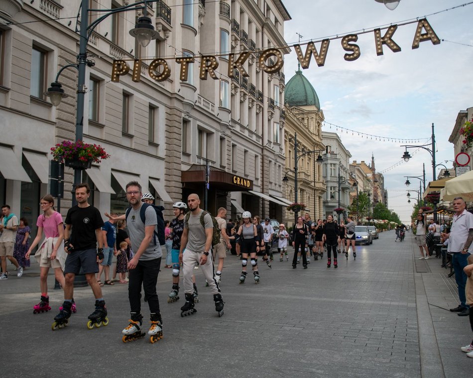 Łódź. Nightskating Łódź za nami. Rolkarze znów opanowali Piotrkowską