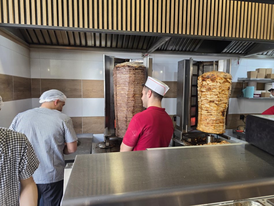 Łódź. Tendur Kebap w Łodzi już otwarty! Tłumy głodnych Łodzian stoją w kolejce