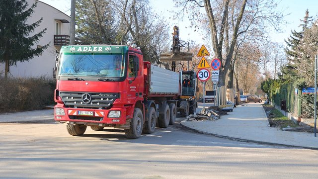 Remont Zelwerowicza w Łodzi. Drogowcy kończą pierwszy etap prac [ZDJĘCIA]