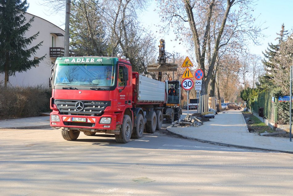 Łódź. Remont Zelwerowicza w Łodzi. Drogowcy kończą pierwszy etap prac