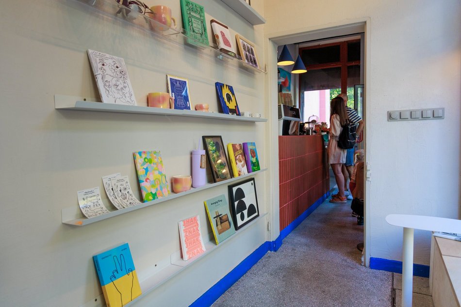 Kiosk przy Sienkiewicza w Łodzi otrzymał drugie życie! Nowa kawiarnia i sklep z dobrym designem