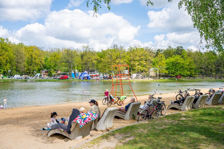 Łódź. Piknik w Arturówku. Łodzianie rozpoczęli majówkę 2025 nad wodą