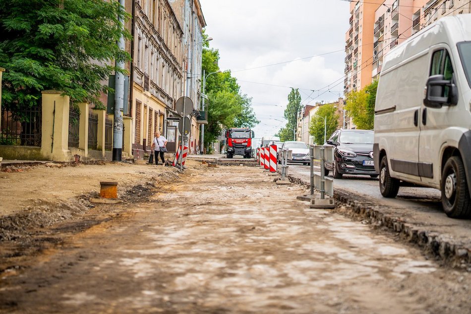 Łódź. Remont Pabianickiej w Łodzi. Powstają kolejne metry nowej nawierzchni i chodników