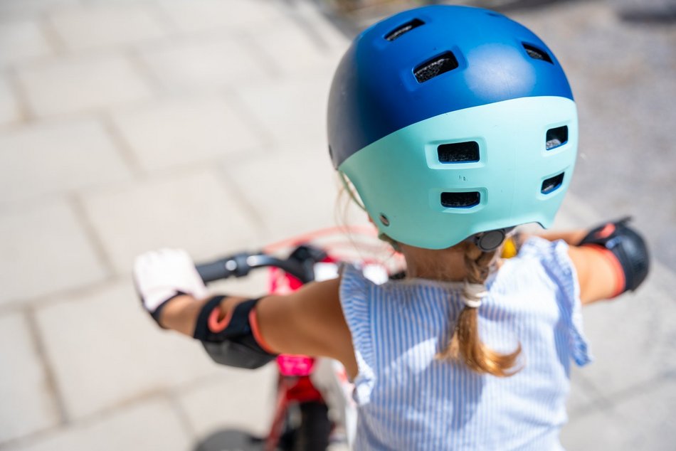 Łódź. Nowe przepisy drogowe 2026. Limity, kaski i ważne zmiany dla kierowców