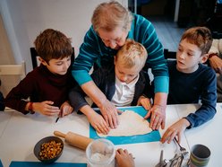 warsztaty międzypokoloniowe z osobami w różnym wieku