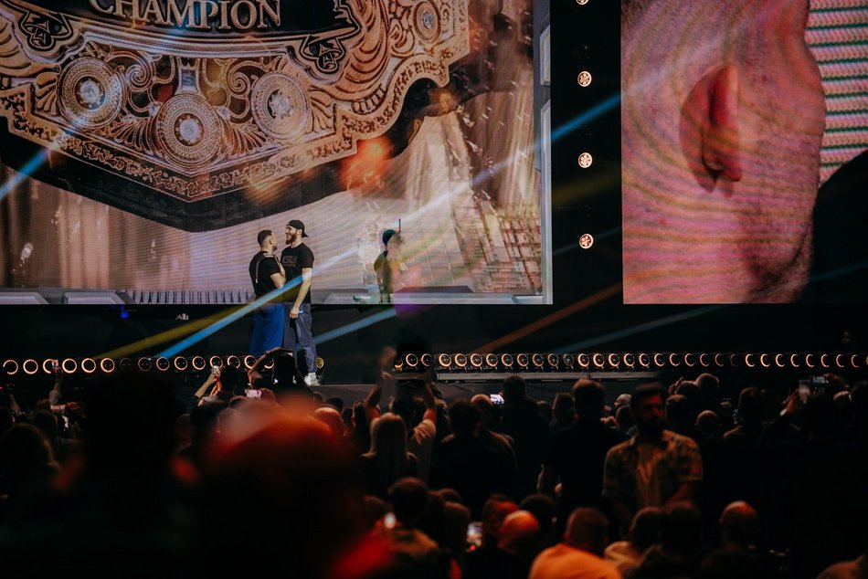 KSW w Atlas Arenie. Dwie emocjonujące walki mistrzowskie z zawodnikami z Łodzi