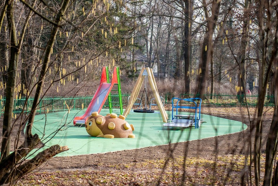 Łódź. Plac zabaw w Parku Julianowskim w Łodzi
