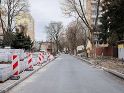 Łódź. Nowa jezdnia i chodniki na Ozorkowskiej w Łodzi. Zobacz postęp prac na Zarzewie!