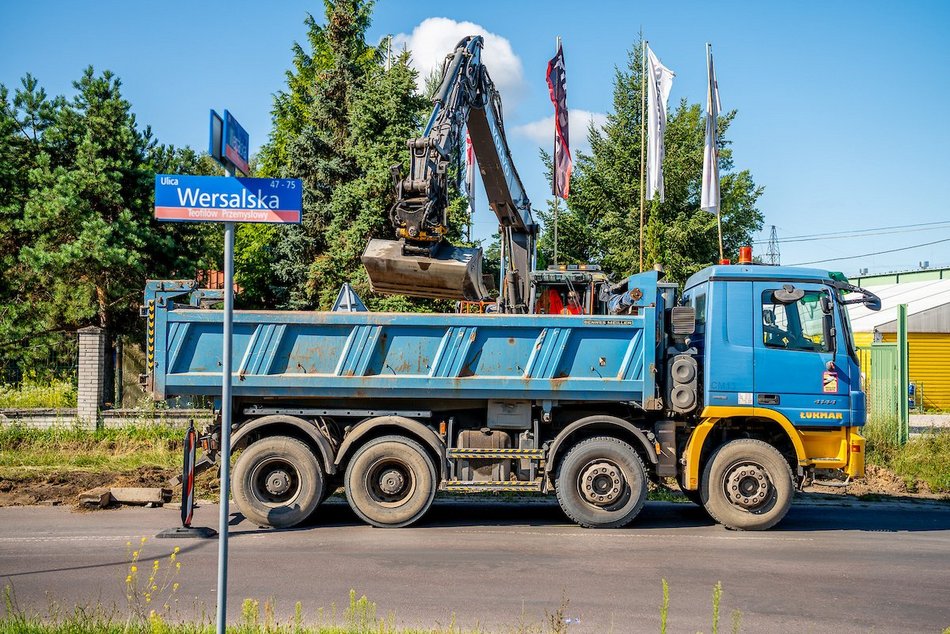 Remont Szparagowej i Wersalskiej wystartował. Dwie ulice na Teofilowie zyskają nowy asfalt i chodniki