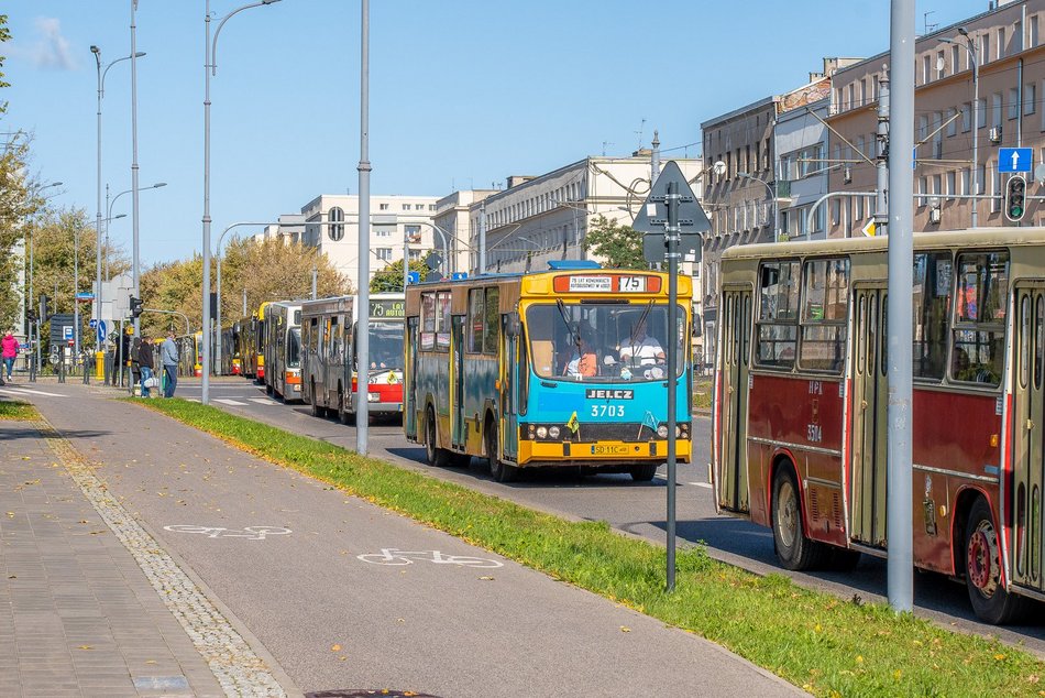 Wielka parada autobusów przejechała ulicami Łodzi