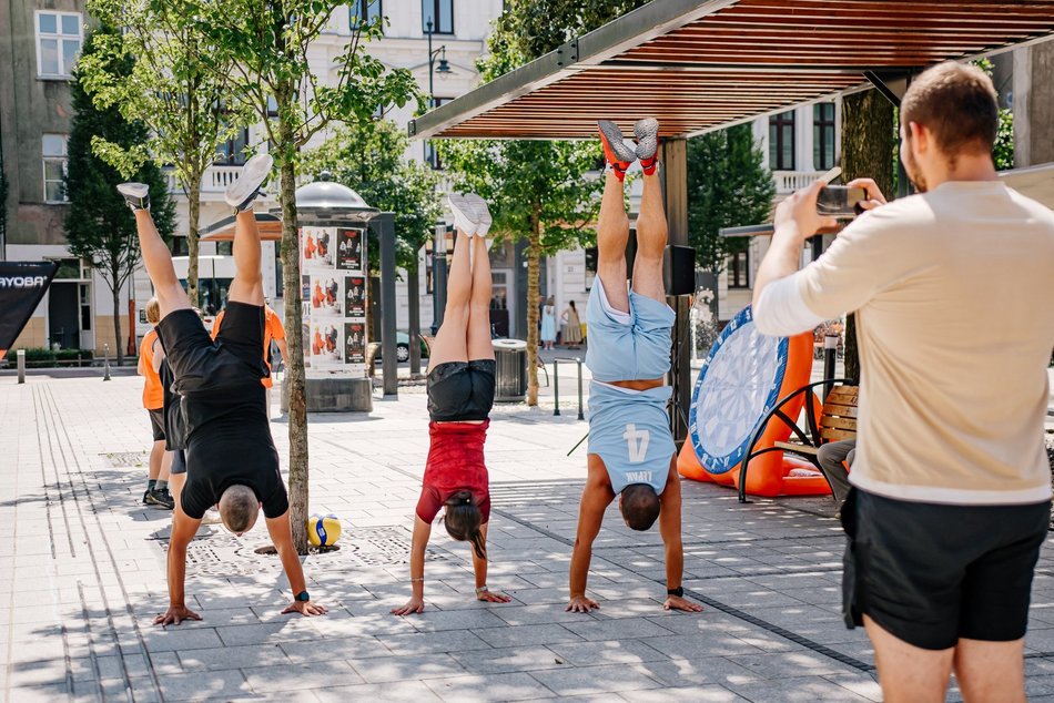 Piknik w pasażu Majewskiego przy Włókienniczej