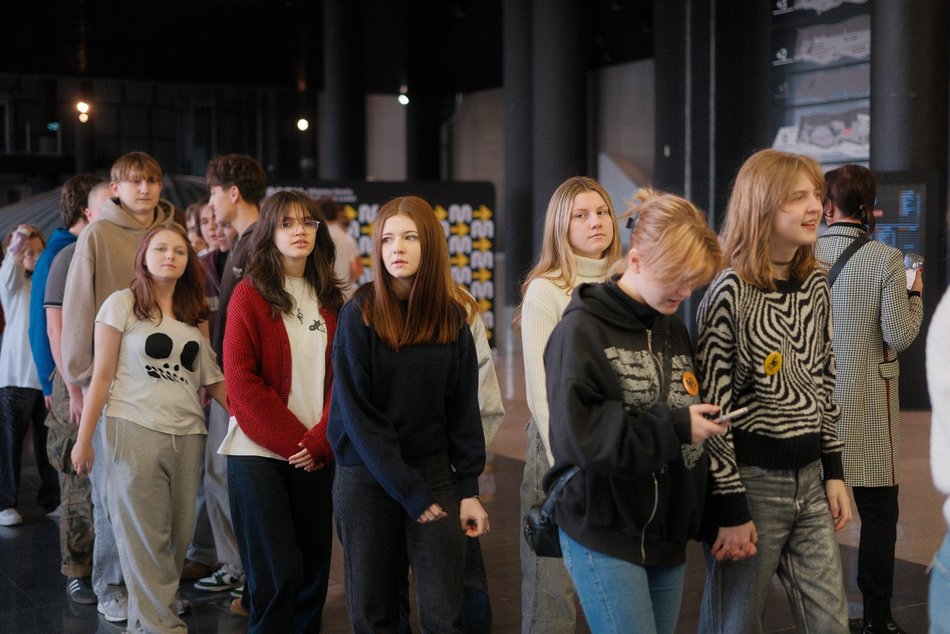 Łódź. Licealiści z Łodzi zatańczyli Belgijkę! Wielkie świętowanie Międzynarodowego Dnia Licealisty