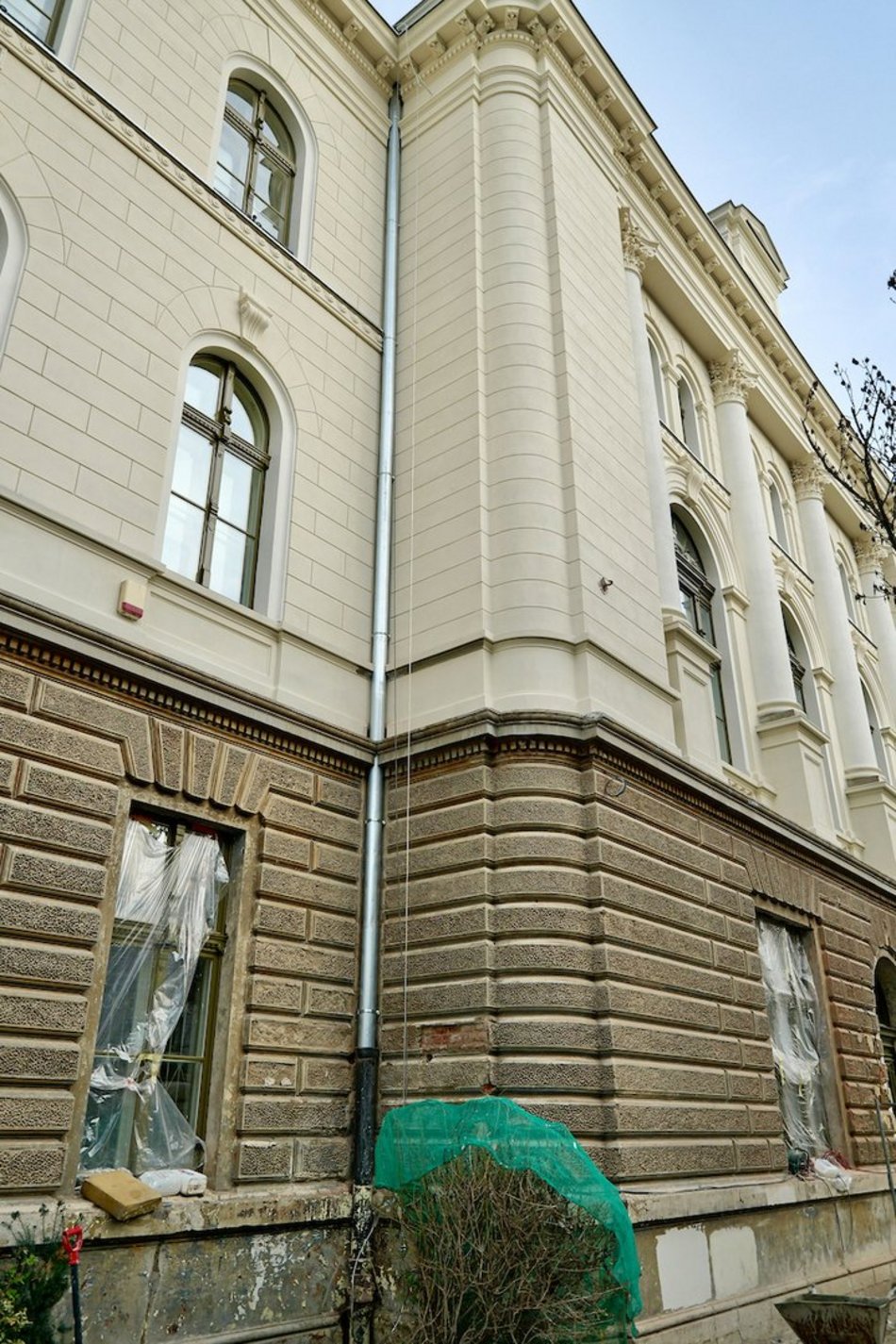 Łódź. Remont IV Liceum Ogólnokształcącego w Łodzi dobiega końca