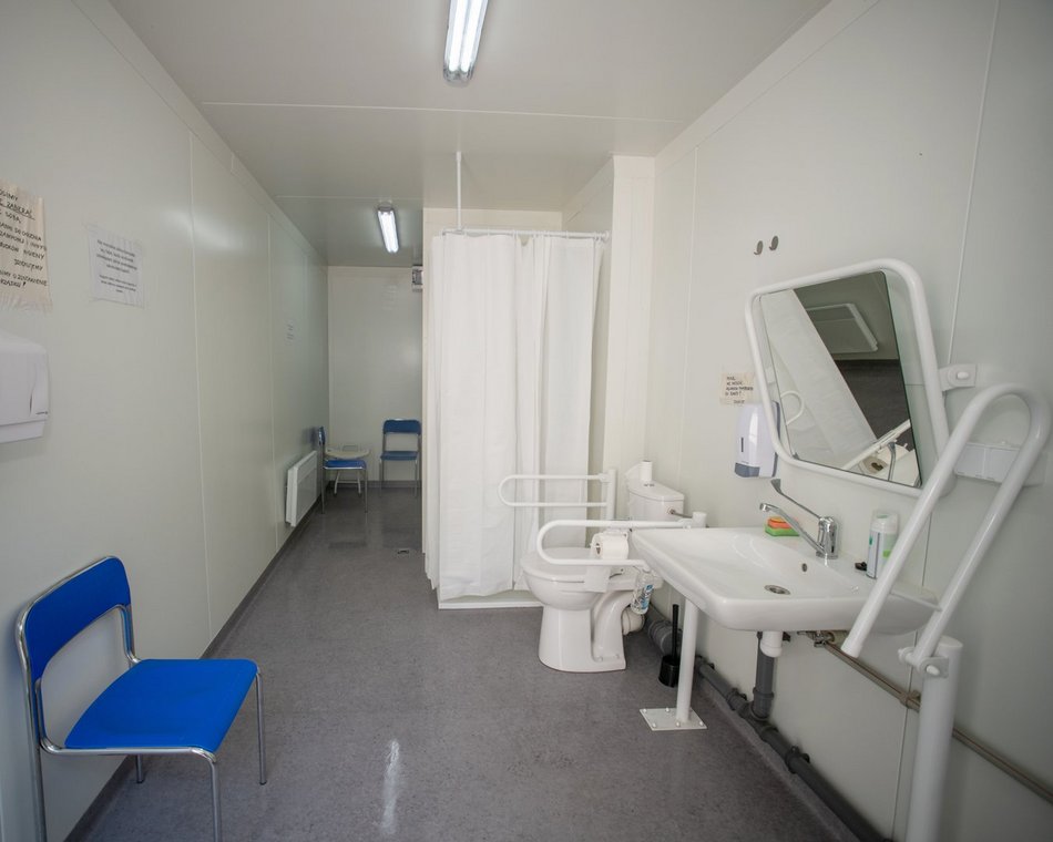 Mobilna łaźnia dla bezdomnych