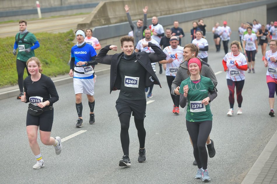 DOZ Maraton 2023. Brałeś udział w biegu? Znajdź się na zdjęciach!