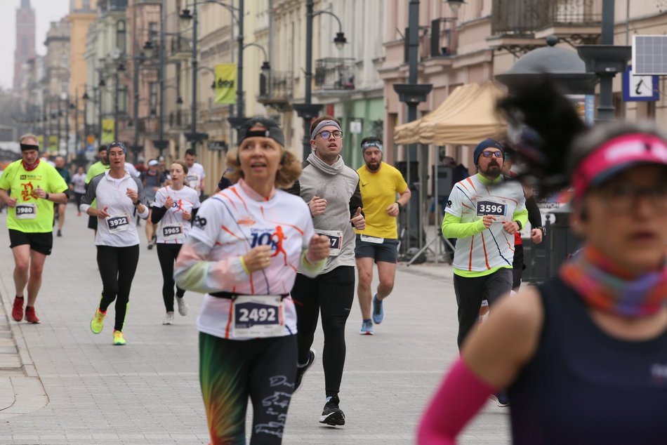 DOZ Maraton 2023. Brałeś udział w biegu? Znajdź się na zdjęciach!