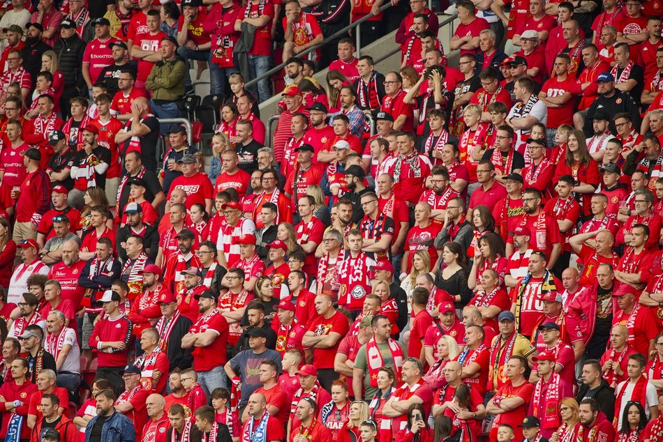 Kibice na meczu Widzewa Łódź z Lechem Poznań