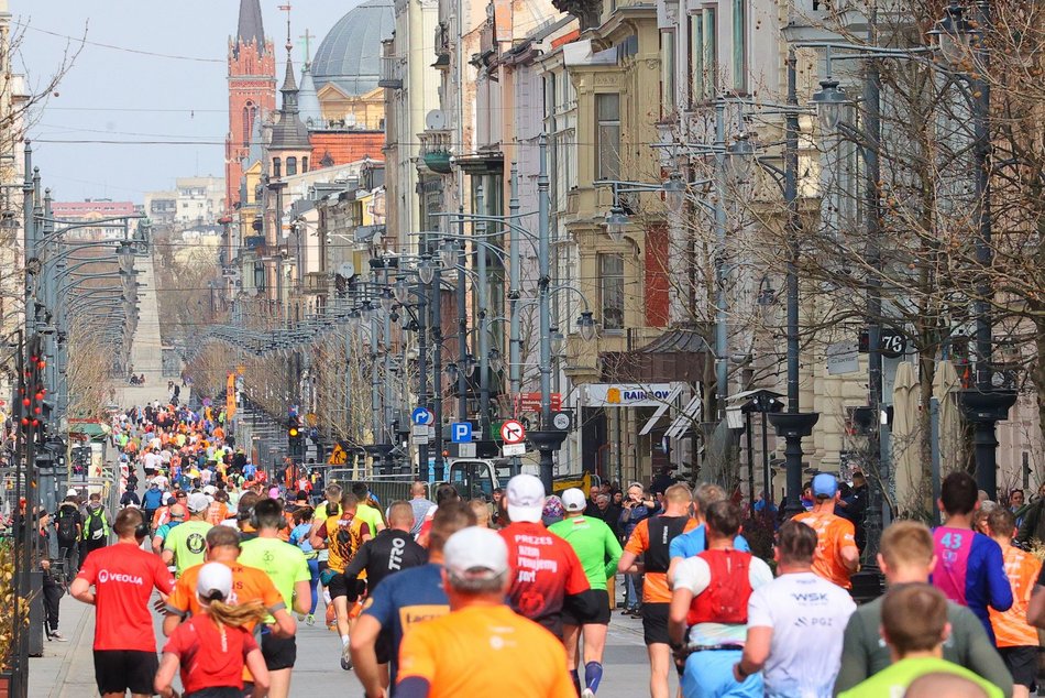 Łódź. DOZ Maraton Łódź 2026. Brałeś udział w biegu? Odszukaj się w galerii i zapisz na pamiątkę!