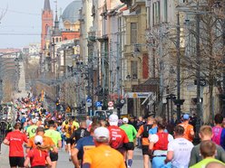 Łódź. DOZ Maraton Łódź 2026. Brałeś udział w biegu? Odszukaj się w galerii i zapisz na pamiątkę!