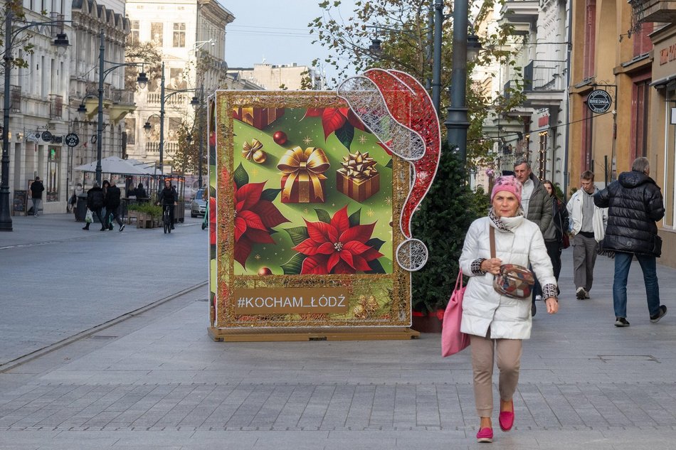 Łódź. Coraz bliżej Święta! Na Piotrkowskiej w Łodzi pojawiły się już pierwsze dekoracje