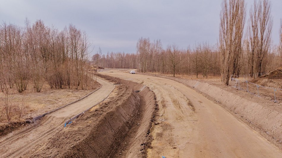 Łódź. Przedłużenie Kaczeńcowej w Łodzi. Nowe rondo przy Rąbieńskiej nabiera kształtów