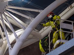 Wielkie sprzątanie Stajni Jednorożców. Przystanek umyty po sam dach!