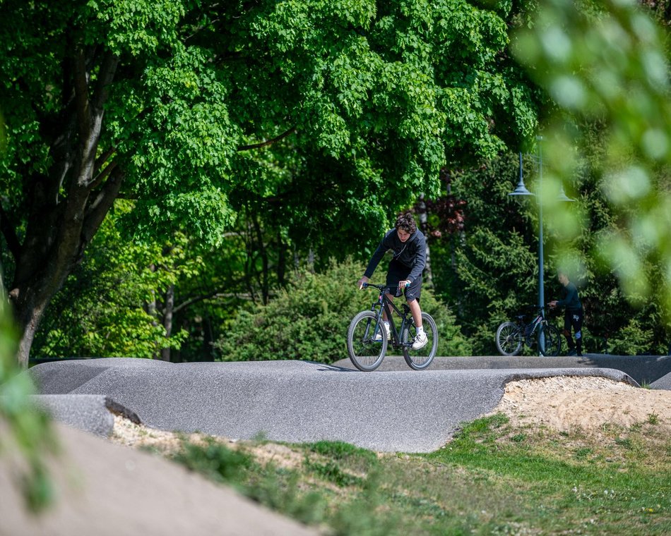 Łódź. Pumptrack w parku na Zdrowiu