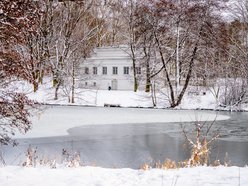 Łódź. Zamarznięty staw