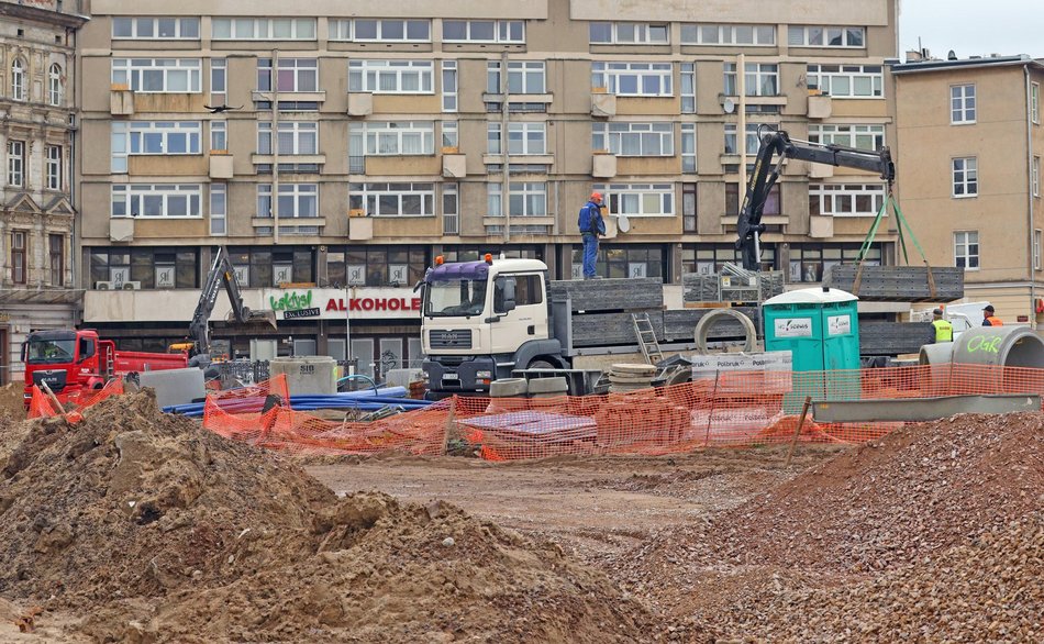 Remont placu Wolności. Sprawdzamy, jak postępują prace.