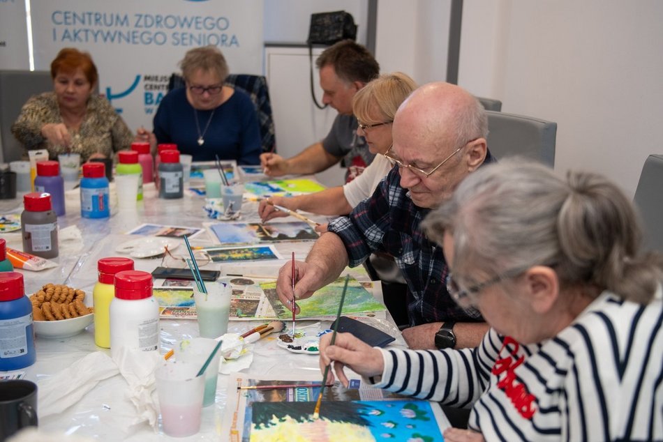 Warsztaty plastyczne dla seniorów z Łodzi. Przyjdź i rozwijaj swój talent!
